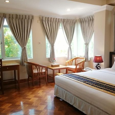 Grand Laurel Hotel Yangon Exterior photo
