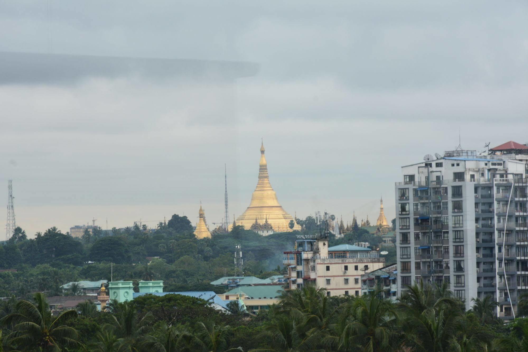 Grand Laurel Hotel Yangon Exterior photo