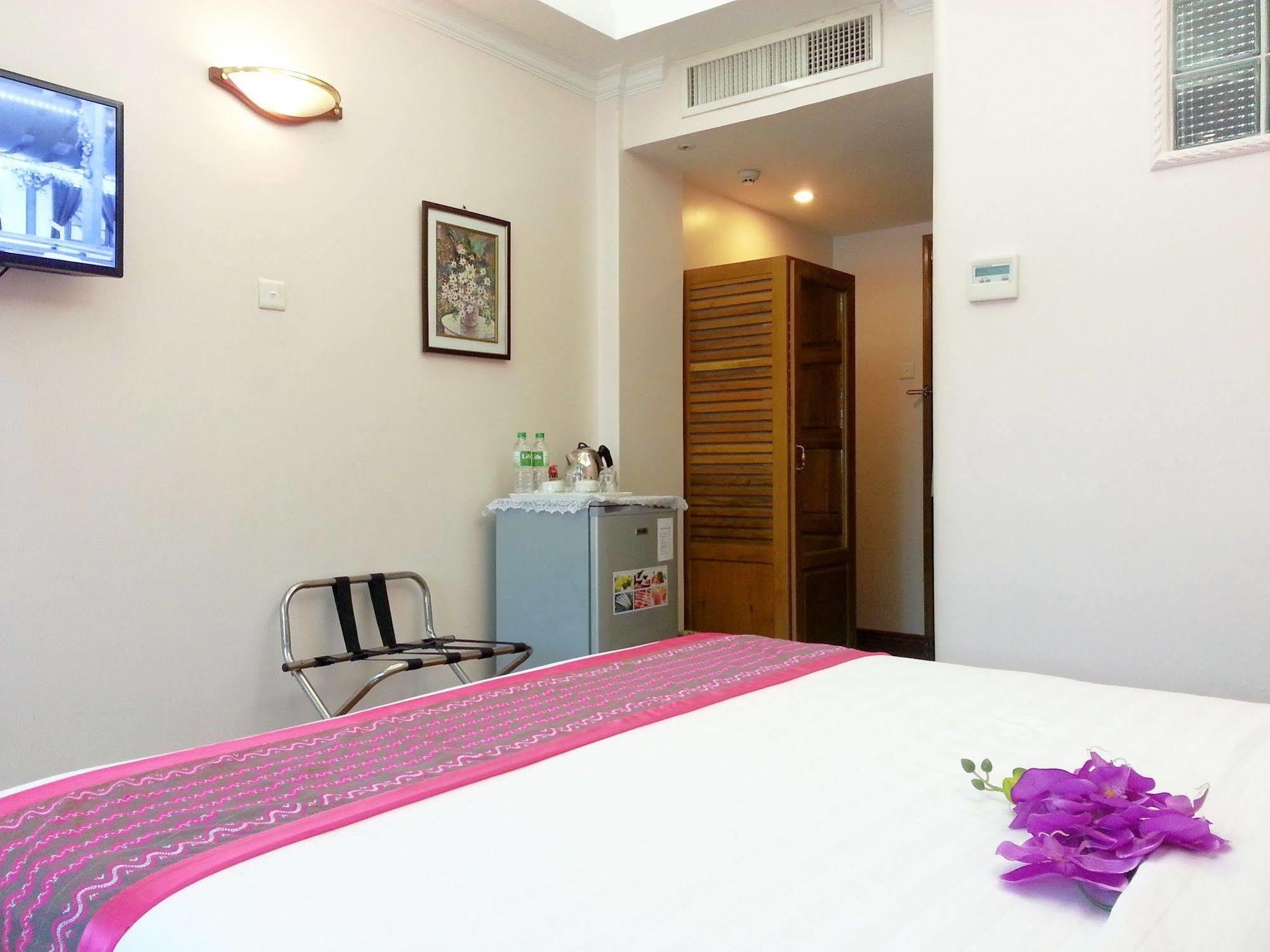 Grand Laurel Hotel Yangon Exterior photo