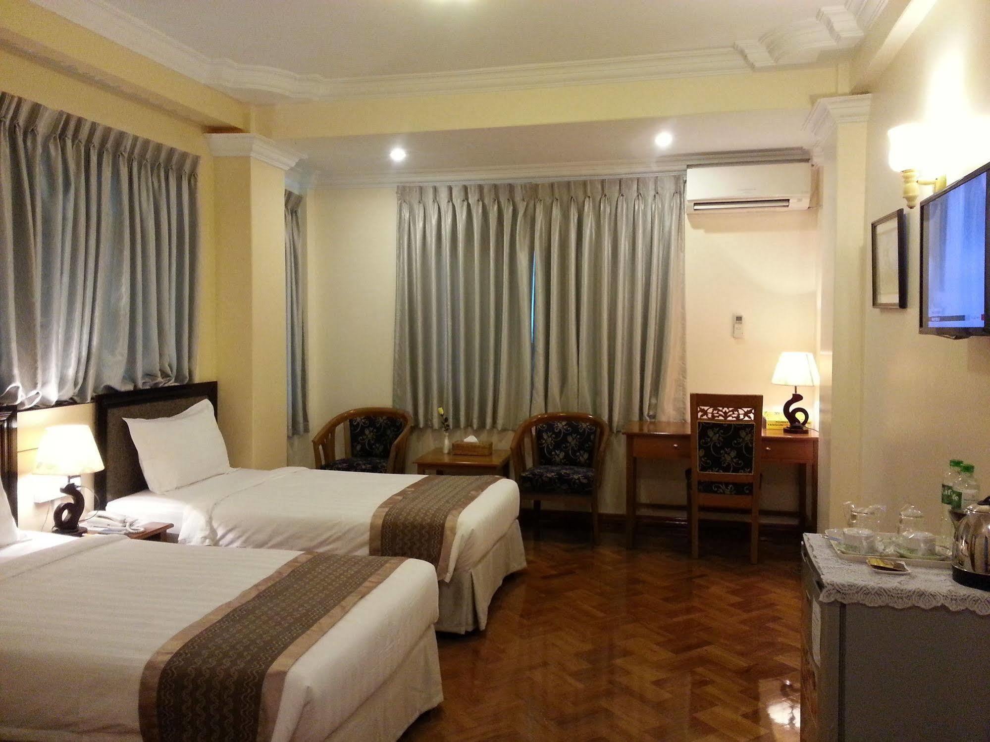 Grand Laurel Hotel Yangon Exterior photo