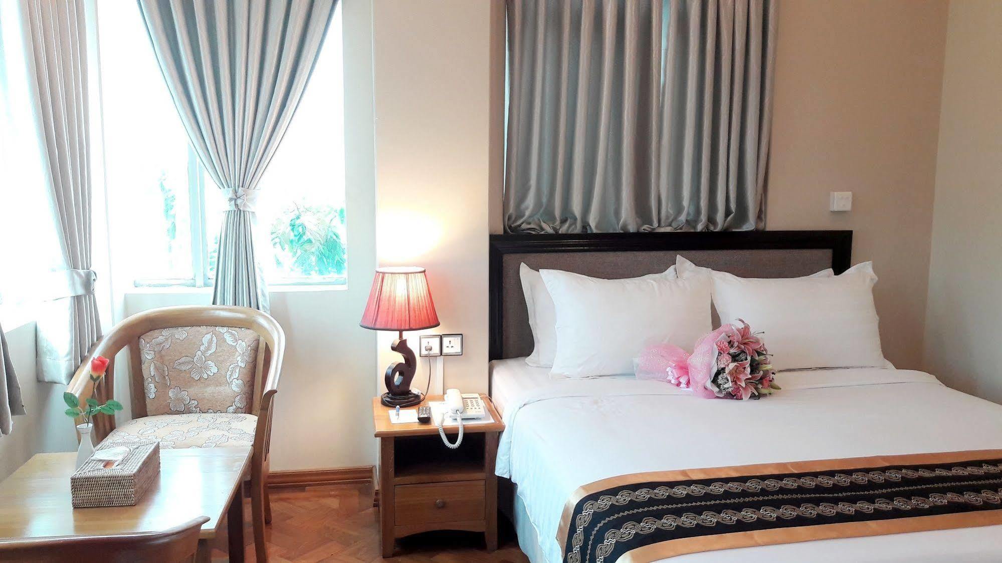 Grand Laurel Hotel Yangon Exterior photo