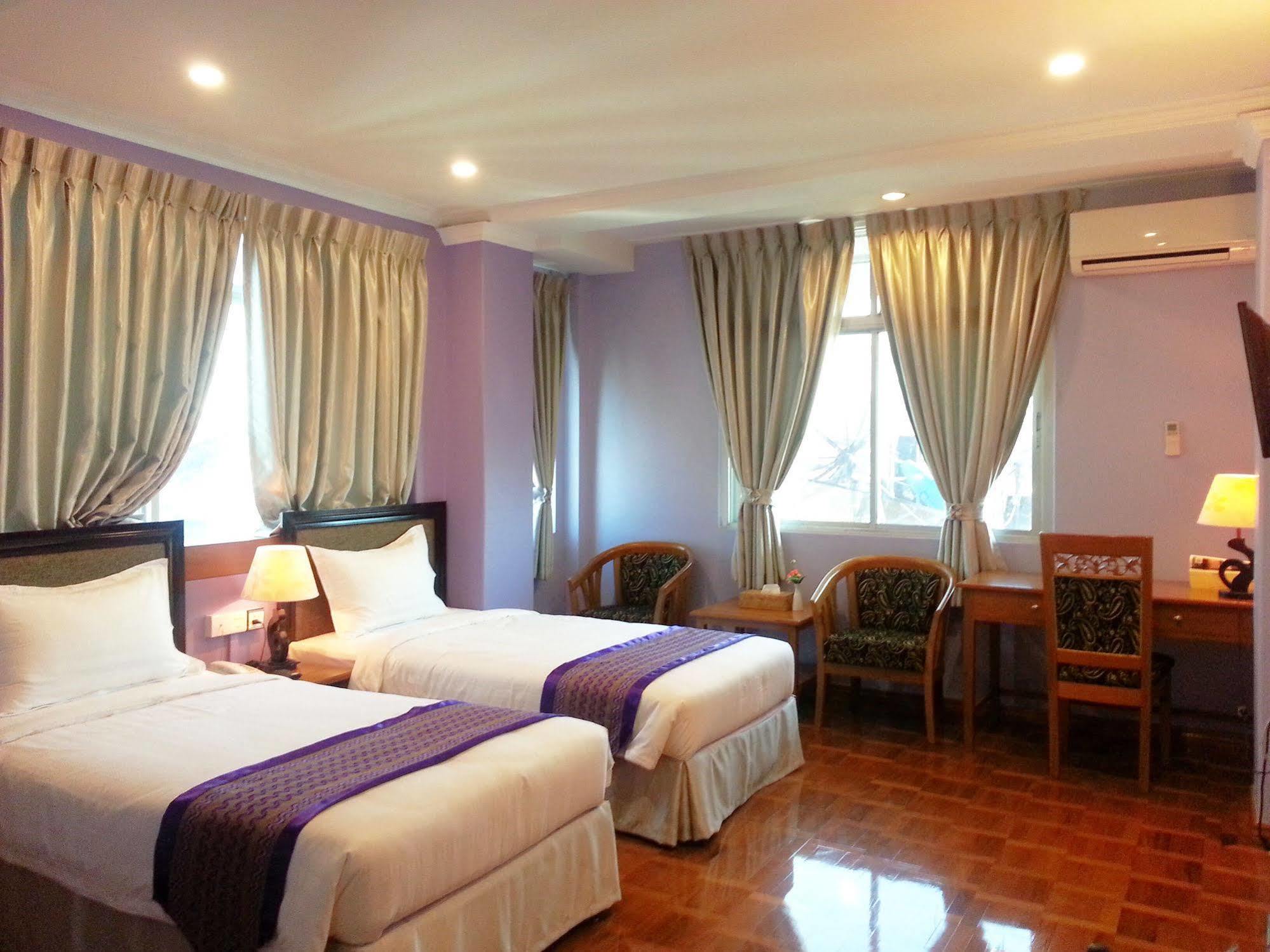Grand Laurel Hotel Yangon Exterior photo