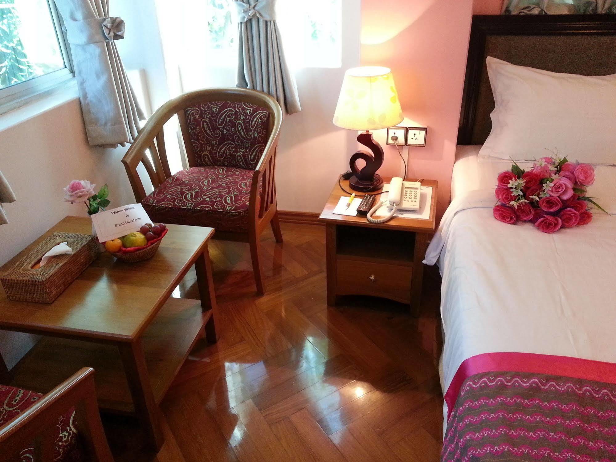 Grand Laurel Hotel Yangon Exterior photo