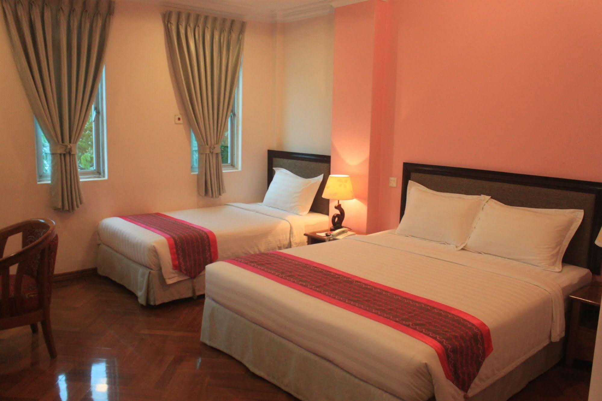 Grand Laurel Hotel Yangon Exterior photo