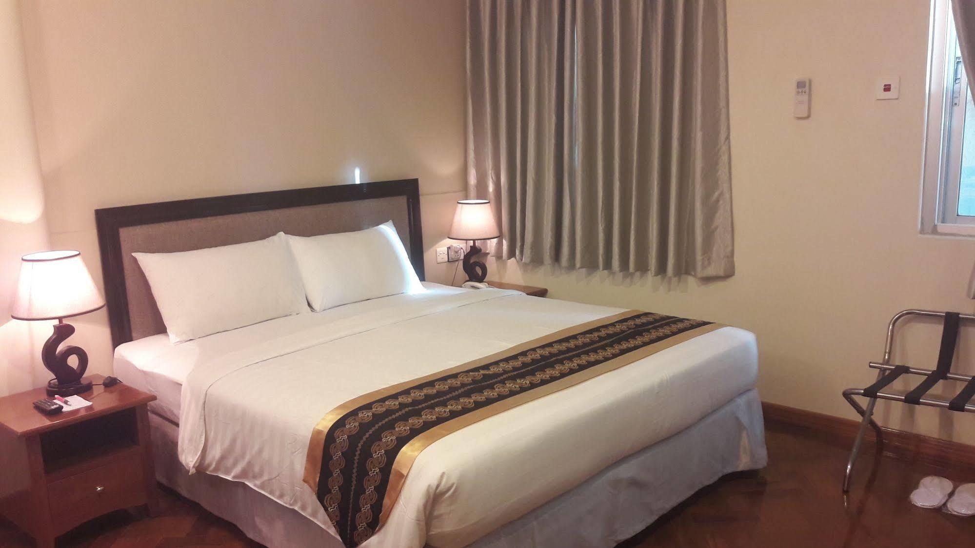 Grand Laurel Hotel Yangon Exterior photo