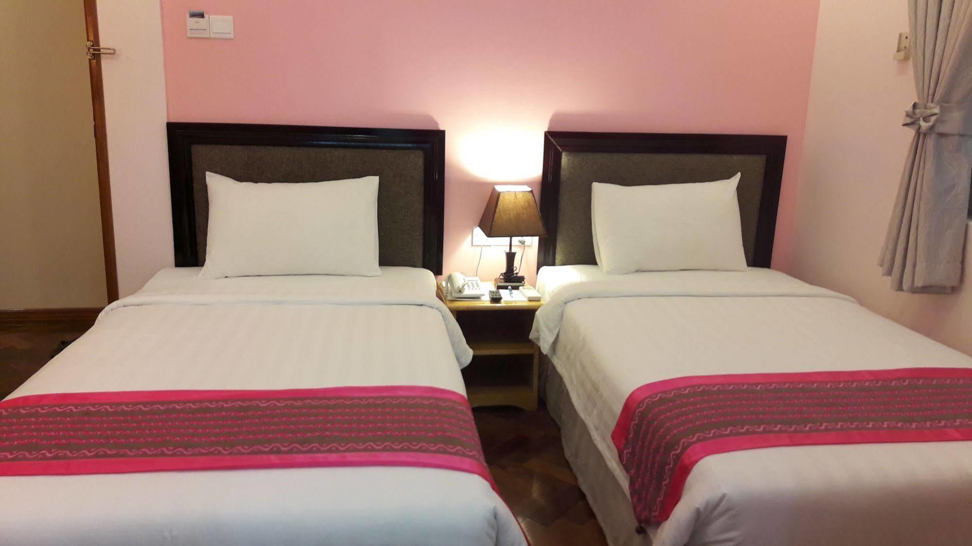 Grand Laurel Hotel Yangon Exterior photo