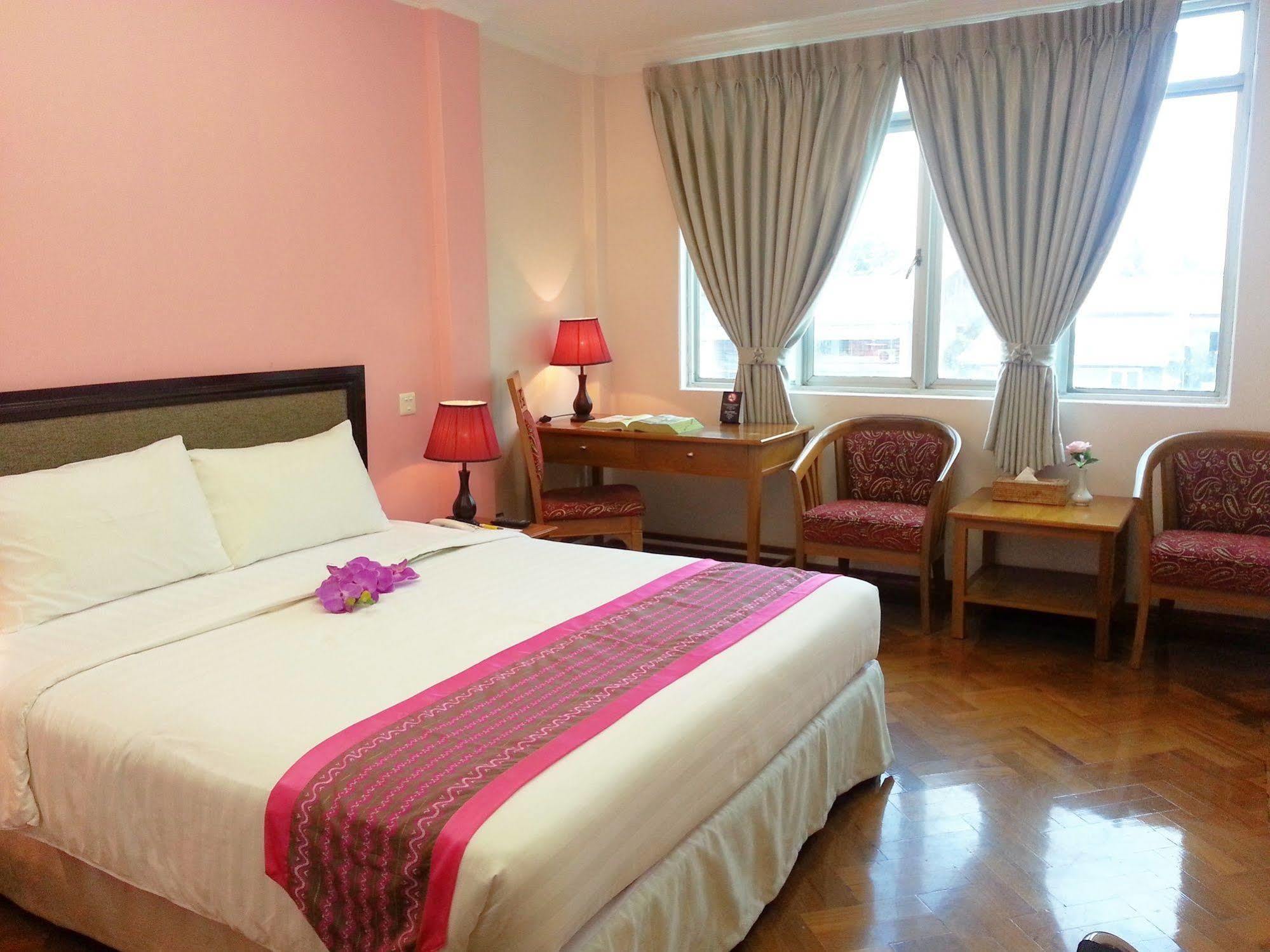 Grand Laurel Hotel Yangon Exterior photo